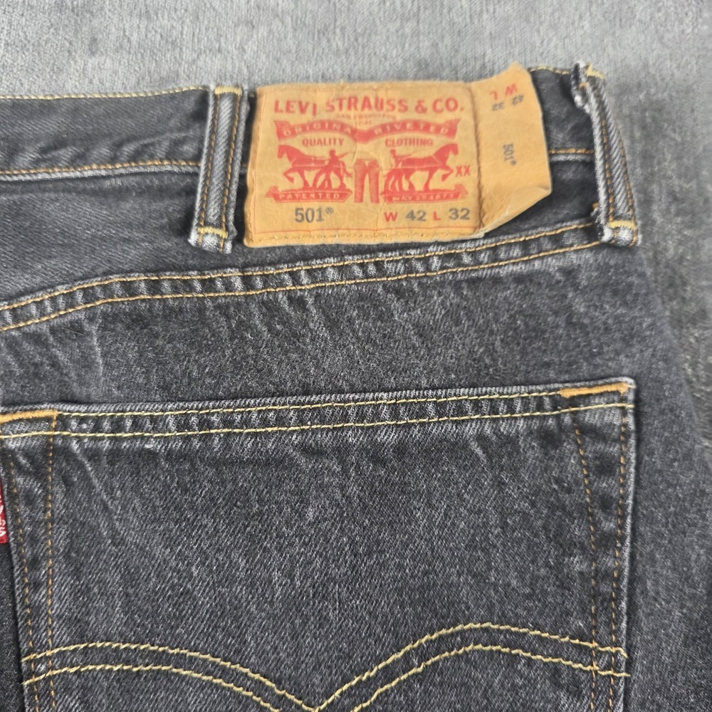 Levis 501xx Jeans Mens 42x32 (Fits 40x30) Faded Black Button Fly 100% Cotton Emo - Picture 7 of 9